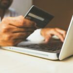 Sklep Habart anulował zamówienie i podniósł cenę produktów o 61%. Klient skierował sprawę do sądu i wygrał ponad 23 tys. zł. Poznaj szczegóły wyroku. Photo by rupixen/Unsplash