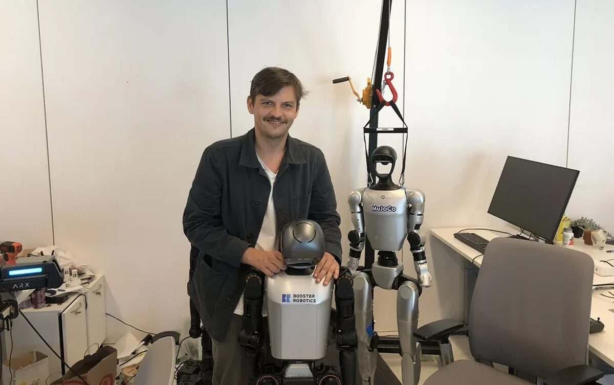 Jak AI uczy się nowych zadań? Polski naukowiec pokazał metodę, dzięki której roboty szybciej zdobywają umiejętności. Wyniki badań zaskakują. W laboratorium UC Berkeley. Zdjęcia: Michał Nauman