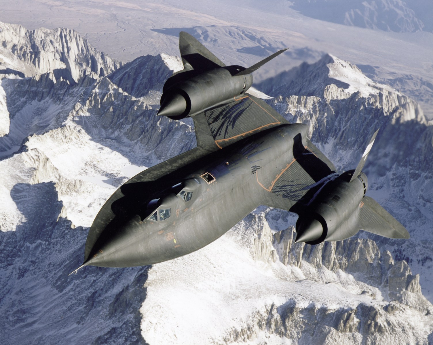 Legendarny SR-71 Blackbird zniknął z lotniska. NASA bada możliwość przywrócenia samolotu do lotów po 27 latach i wykorzystania go do testów nowych silników. Zdjęcie: NASA
