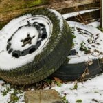 Ile lat można używać opon zimowych? Sprawdź wyniki badań, datę produkcji, zasady przechowywania, ceny wulkanizacji i sposoby samodzielnej wymiany kół. fot: Sergej *****/Unsplash
