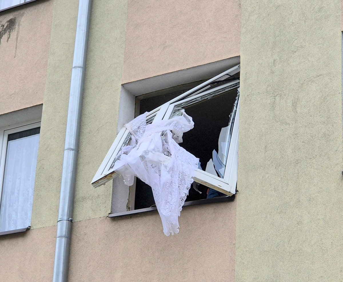 okno po eksplozji