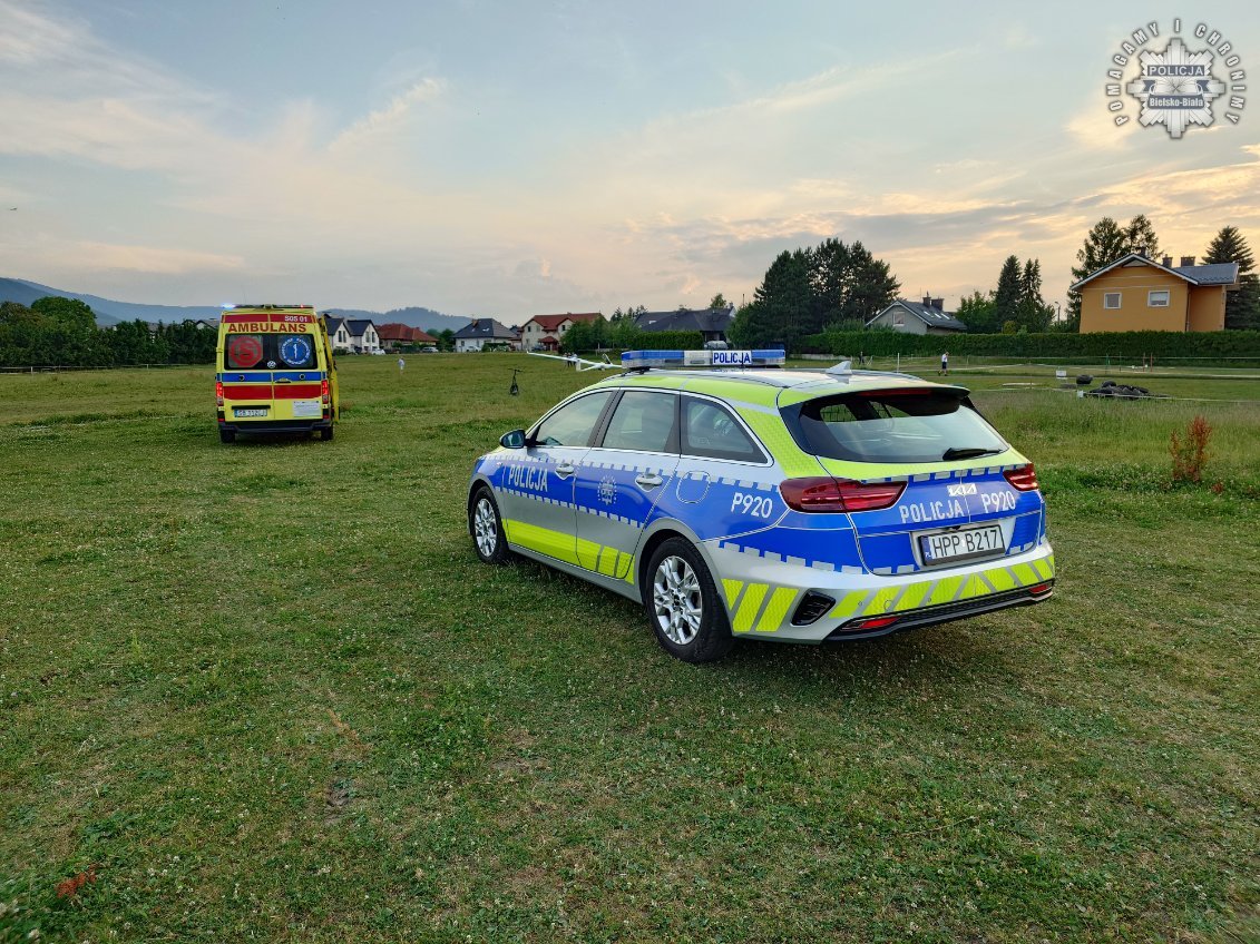 policja na trawniku