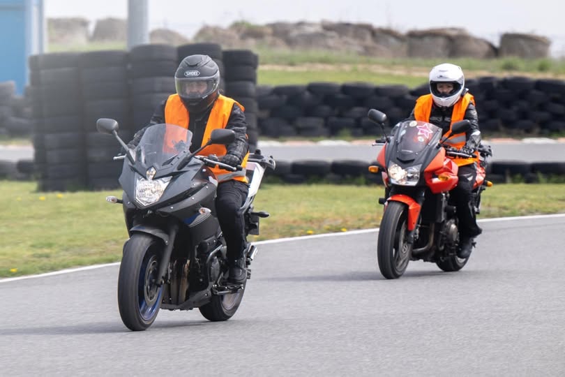 motocykle na drodze