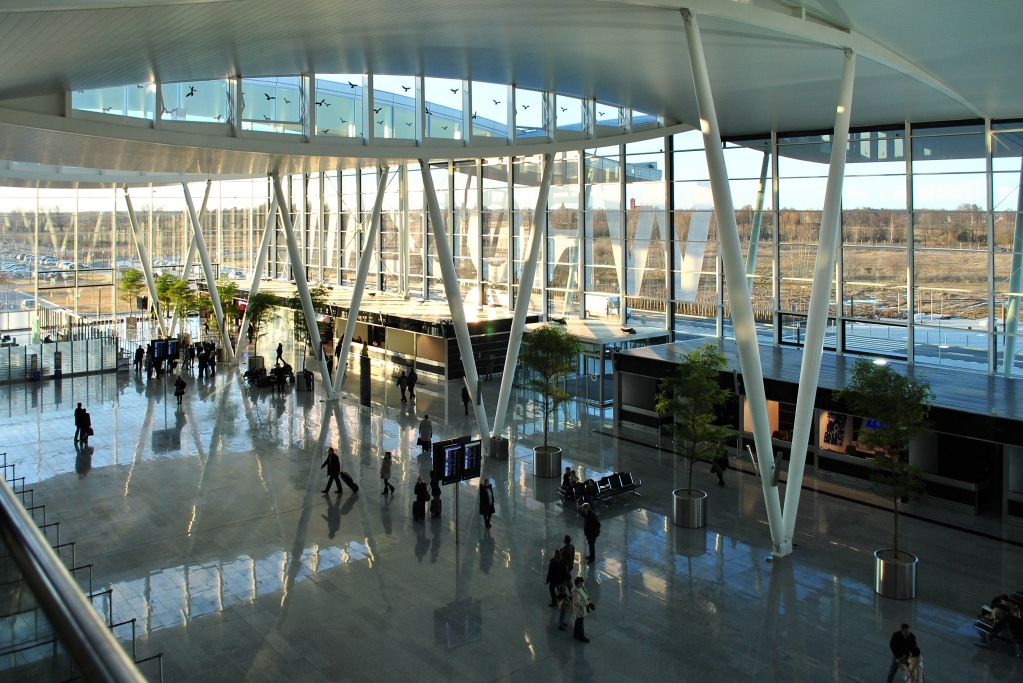 Terminal lotniska we Wrocławiu/ Autorstwa Maciej Lulko, CC BY-SA 3.0