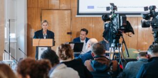 Dziecko nie zda do kolejnej klasy, jeśli opuści 25 proc. zajęć. Nowe progi MEN od 2026 roku konferencja MEN/MEN