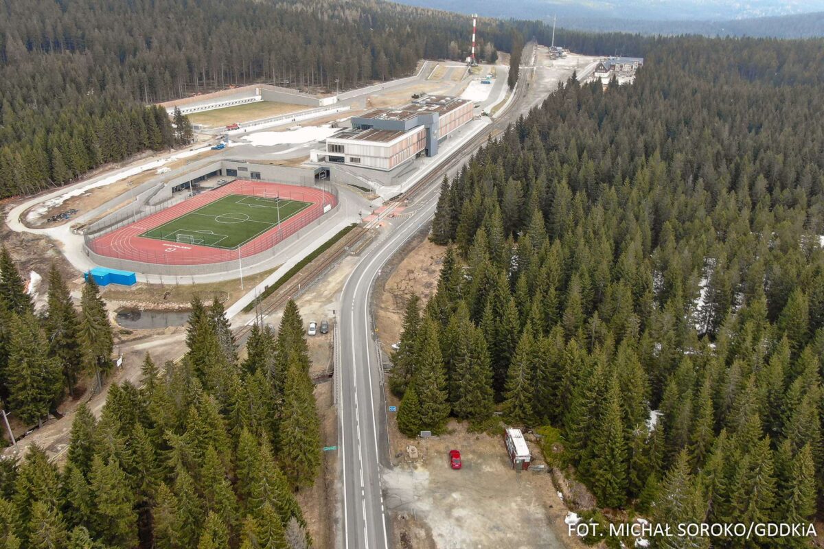 Najwyżej położona droga krajowa w Polsce to DK5 na Polanie Jakuszyckiej, poprowadzona jest na 886 m n.p.m./ GDKiA