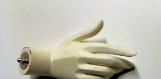 Rurka nerwowa z drukarki 3D pomoże odzyskać sprawność po urazie Drukowana w 3D rurka GrooveNeuroTube, opracowana w Centrum Zaawansowanych Technologii UAM, odtwarza warunki sprzyjające regeneracji przerwanych nerwów. fot: David Underland/ Unsplash