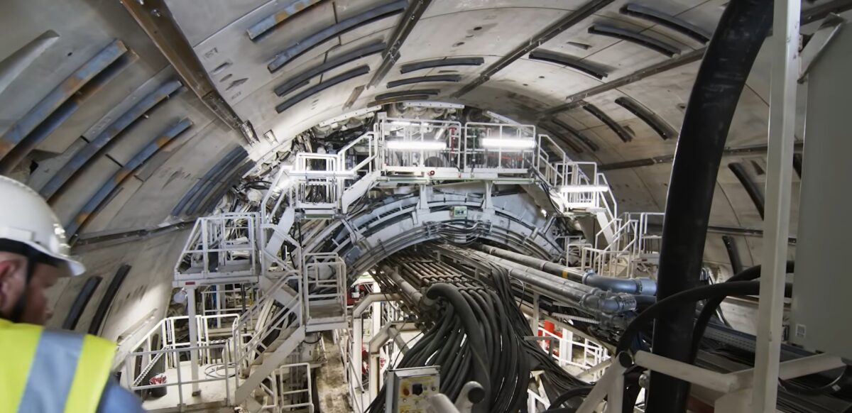 Maszyna TBM Karpatka drąży tunel pod S19/ Mostostal