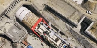 Tunel S19 pod Babicą przebity. Najtrudniejsza budowa Via Carpatii idzie dalej mimo gigantycznych opóźnień Maszyna TBM Karpatka drąży tunel pod S19/ Mostostal