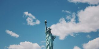 USA: chcesz wizę pokaż telefon! Nowe zasady dotyczyć będą także Polaków statue of liberty new york